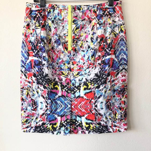 Tahari Abstract Print Pencil Skirt Stretch Size 8 - Picture 3 of 5
